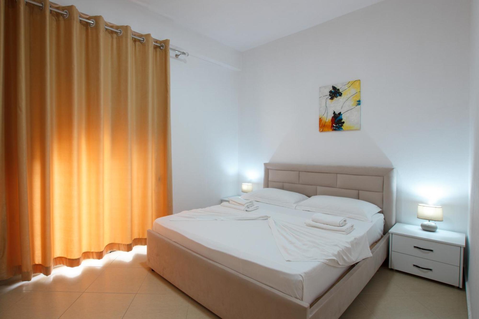 Grand Blue Aparthotel Sarande Exterior photo